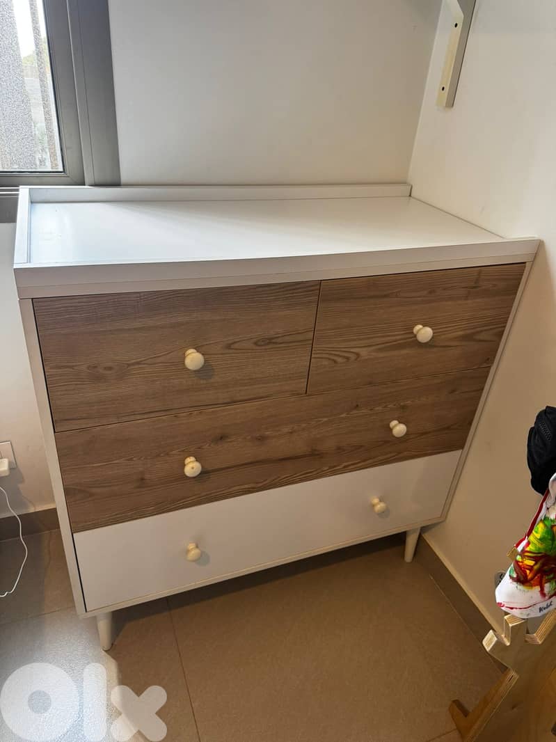 Dresser with changing table 0
