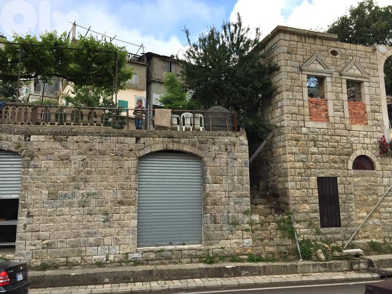 Land and an old house for sale in Dhour Choueir . أرض وبيت قديم للبيع ف 1
