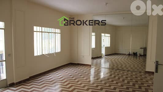 Apartment for Rent in Monot   شقة  للايجار في مونو