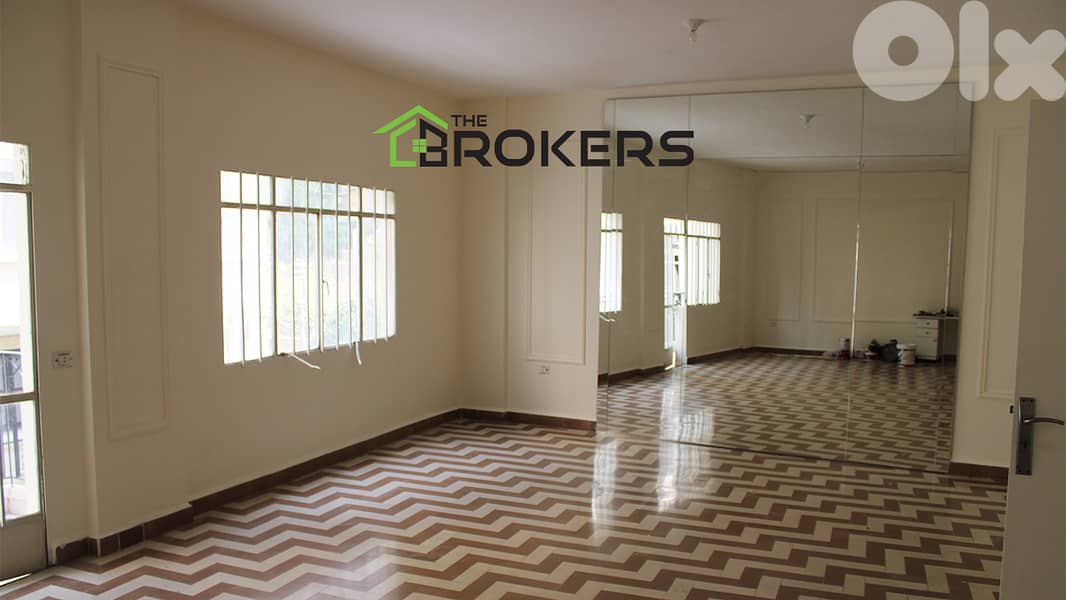 Apartment for Rent in Monot   شقة  للايجار في مونو 0