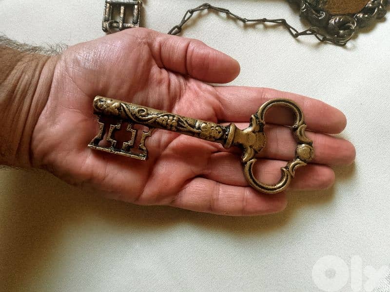 مفاتيح نحاس انتيك 1