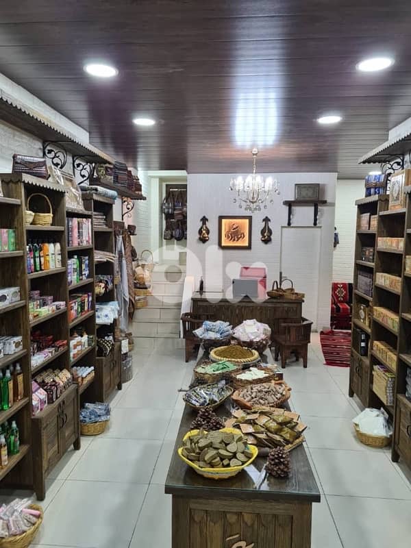 ديكور كامل لمحل صابون خشب زان معتق بالرمل 4