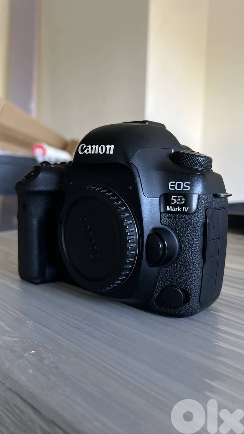 Canon EOS 5D Mark IV – Body Only (Used) Excellent full-frame DSLR 3