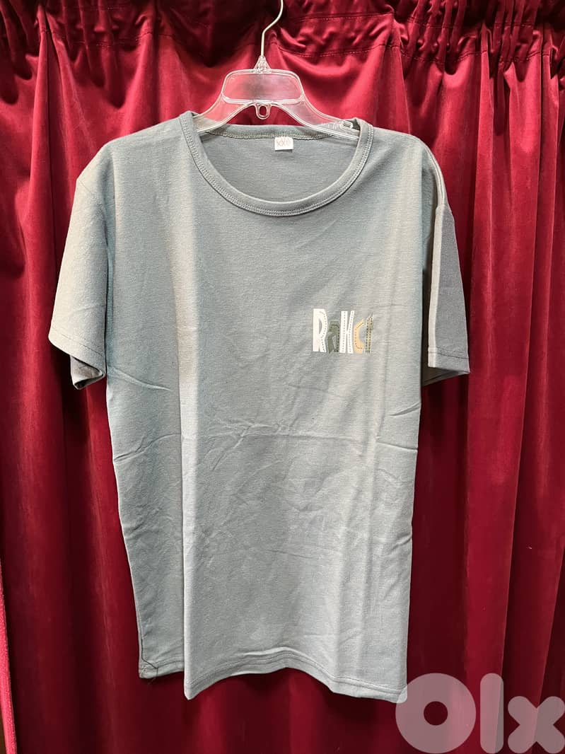 T-shirts in wholesale 0