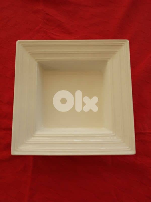 8 white plates - Not Negotiable 0