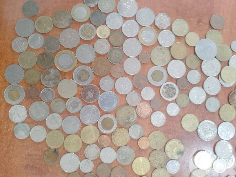 عملات أجنبية وعربية قديمة الكيلو بي 30 دولار 0