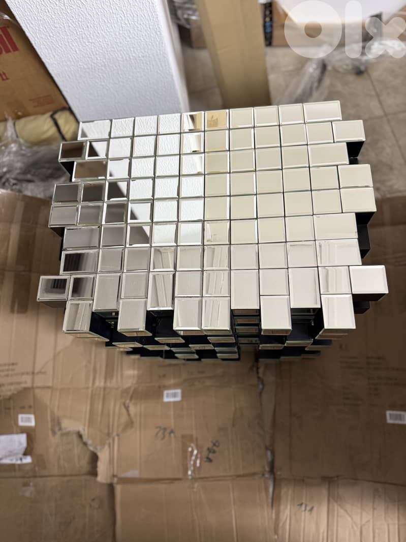 DESIGNER MIRRORED CUBE SIDE TABLE – LIKE NEW 2
