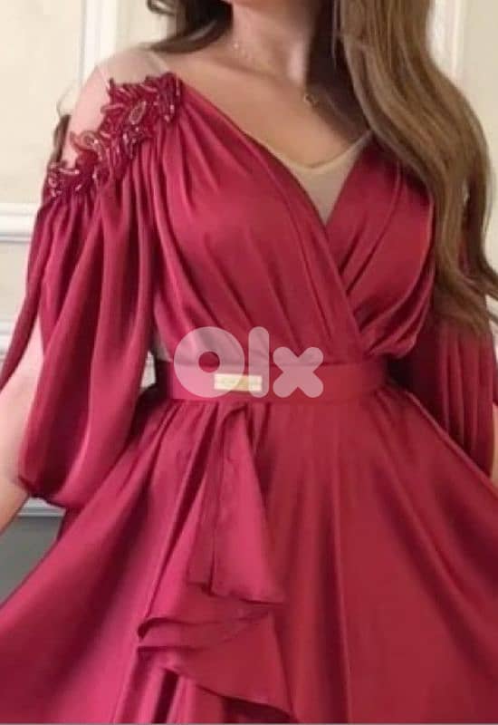 فستان ساتان أحمر قياس ٤٠ 0