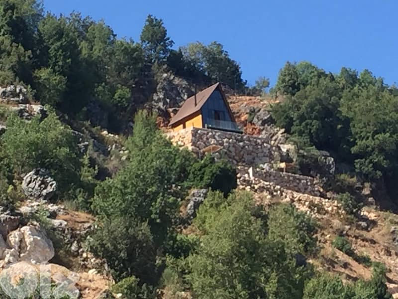 Land with a log house in Chahtoul-Nahr El Dahab 0