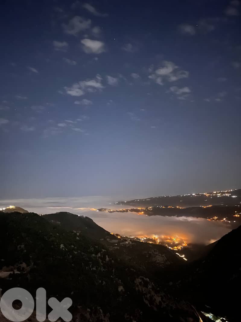Land with a log house in Chahtoul-Nahr El Dahab 4