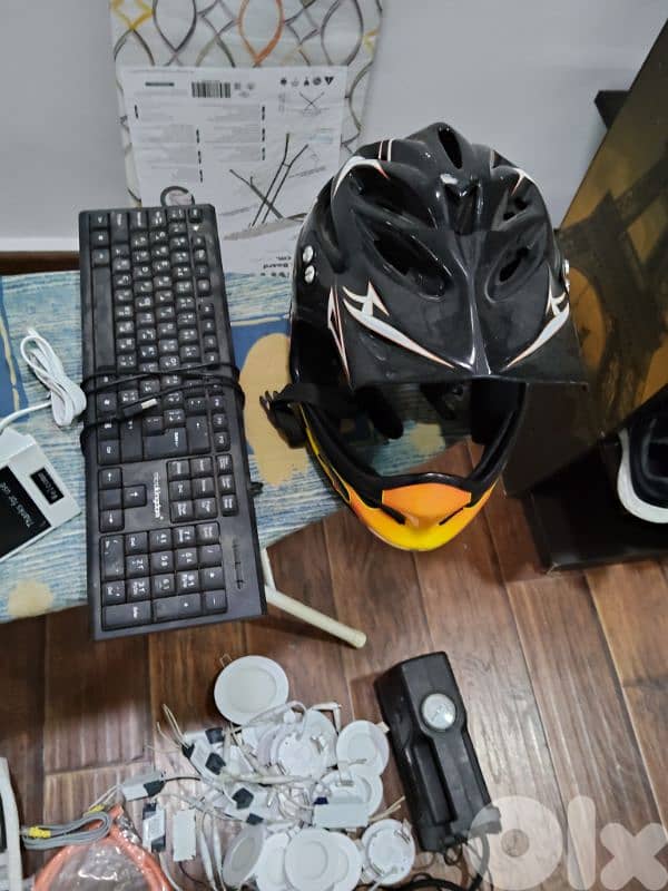 اغراض مشكله مستعمله اكثر من 40 غرض فقط ب 200 دولار سعرهم الاساسي 11