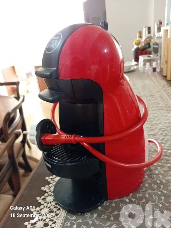 Nescafé Dolce gusto  coffee machine 1