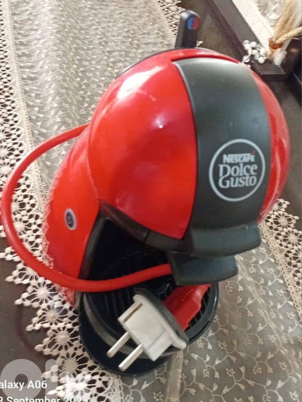 Nescafé Dolce gusto  coffee machine 4