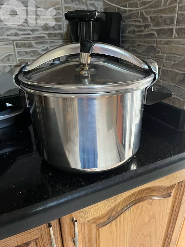presto. pressure cooker like new 0