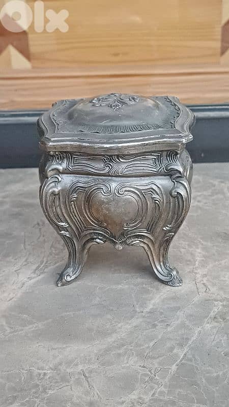 antique 0