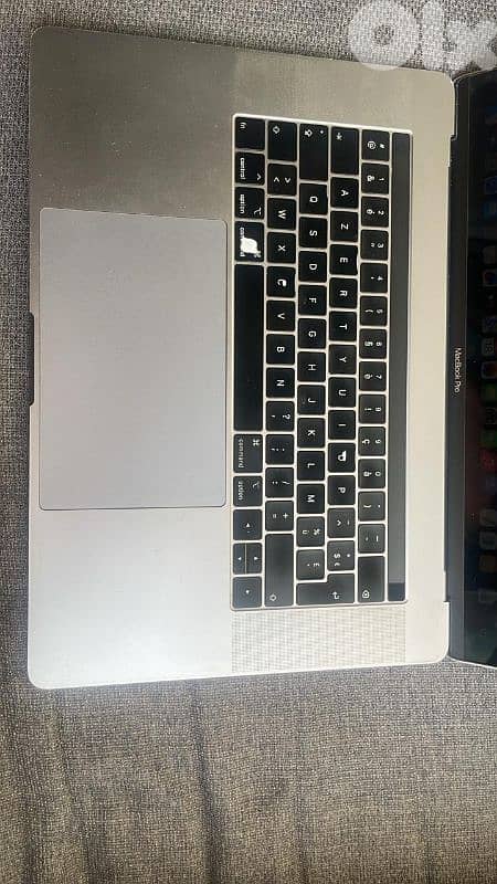 MACBOOK PRO EXCELLENT CONDITION 4