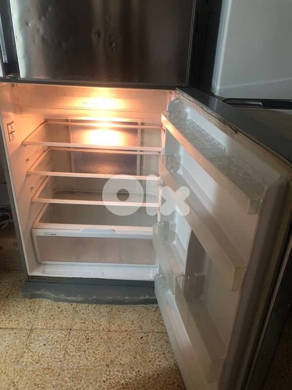 Used Hitachi fridge for sale in 200$ only براد هيتاشي مستعمل للبيع 4