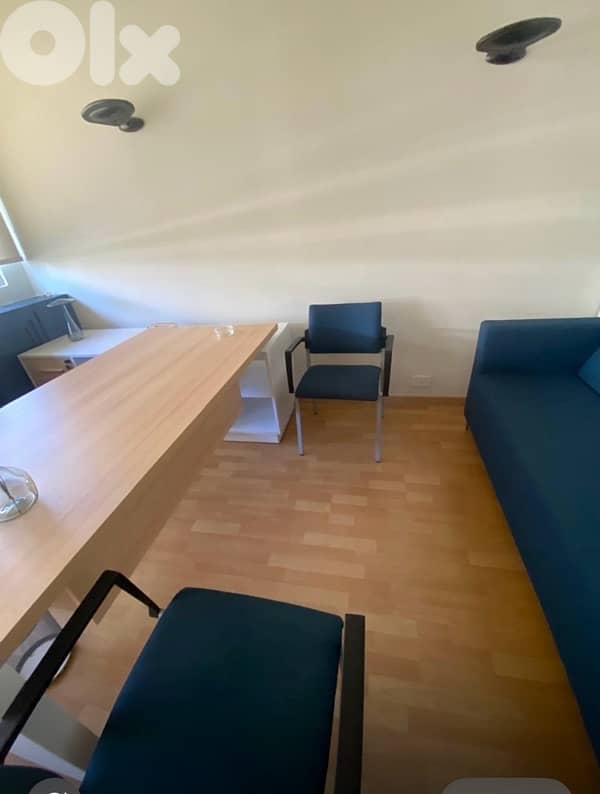 High-Quality Italian Office Furniture for Sale 4