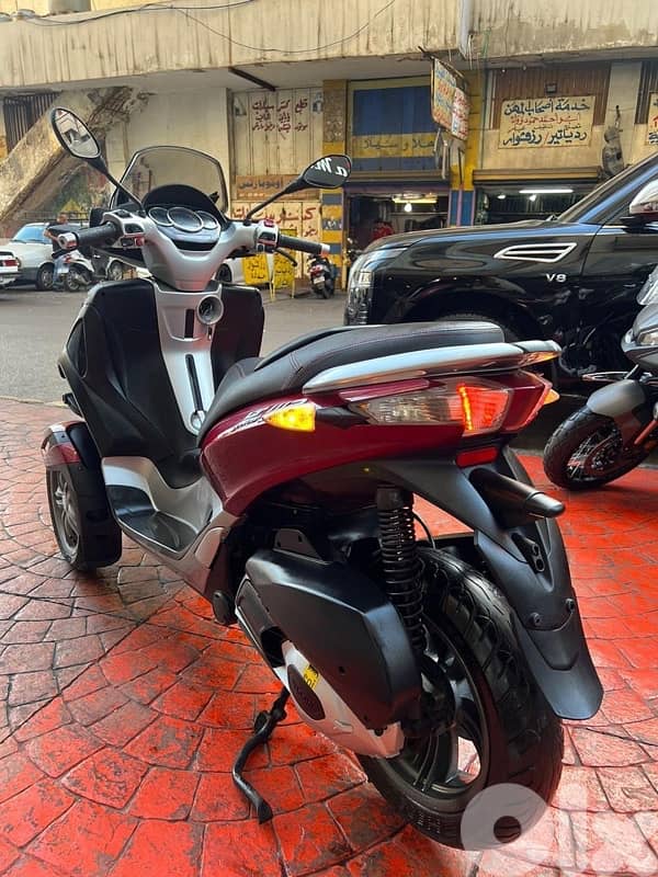 piaggio vespa Mp3 300 cc 1