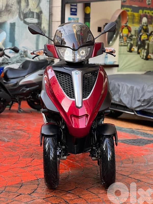 piaggio vespa Mp3 300 cc 7