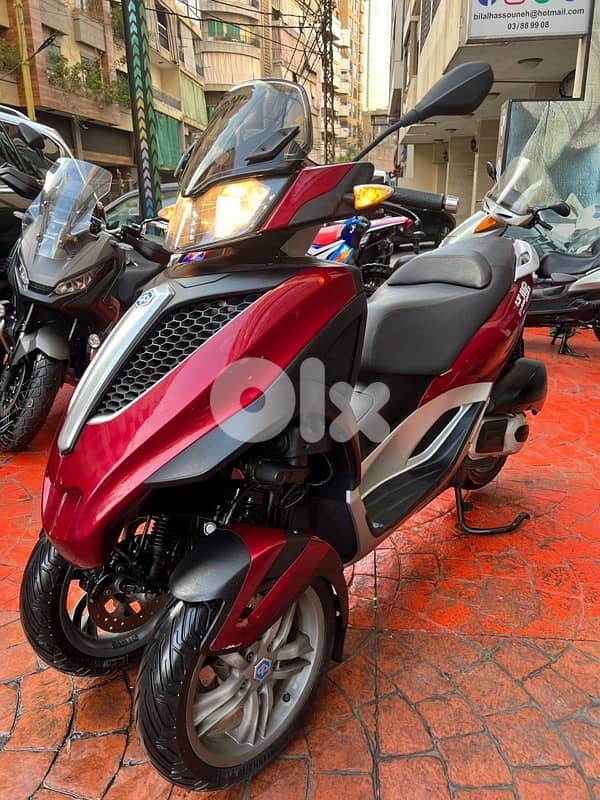 piaggio vespa Mp3 300 cc 8