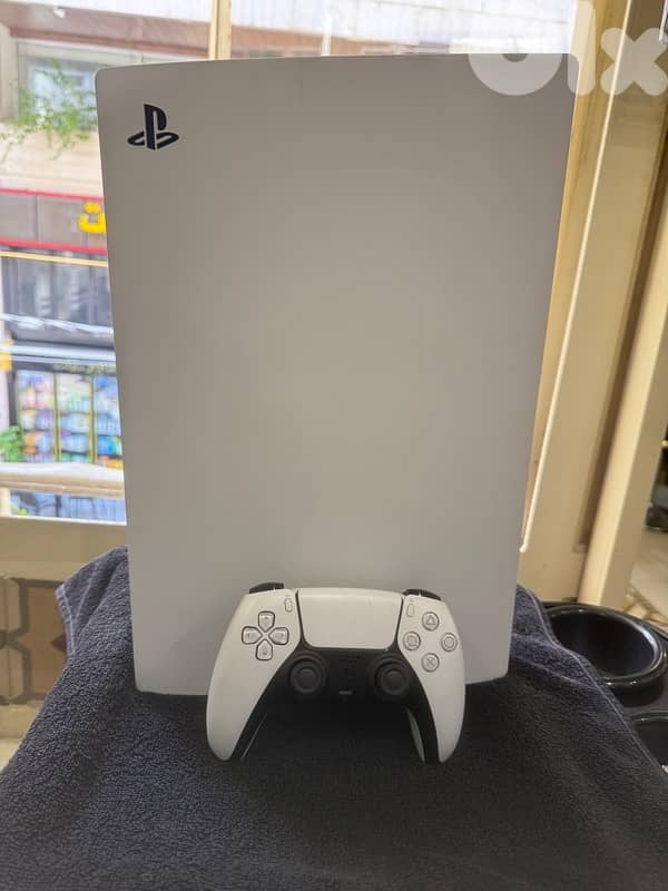 ps5 europe like new maa mske original w cables w shnta for sale 440$ 2