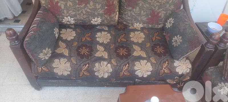 كنبايات مع صندوق ٥ قطع ٢٠٠$ 3