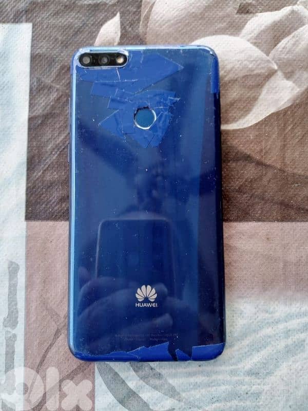 Huawei Y7 prime 32gb/3gb ram ma3o hdiye ktir 7elwe 2