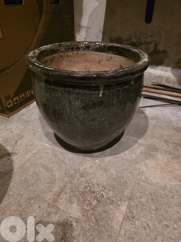 different types of pots copper and ceramic 0