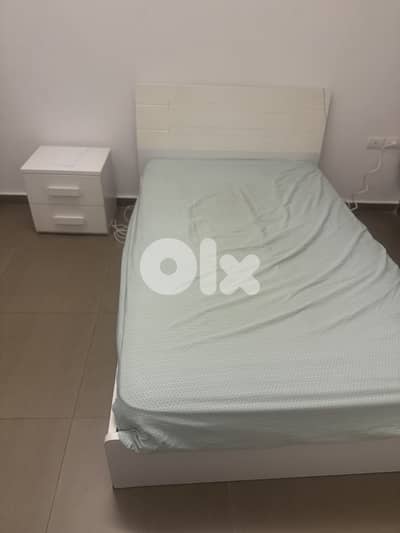 Bed +table side