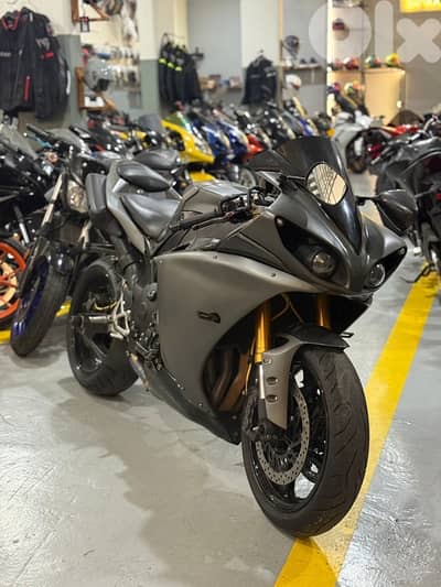 yamaha r1