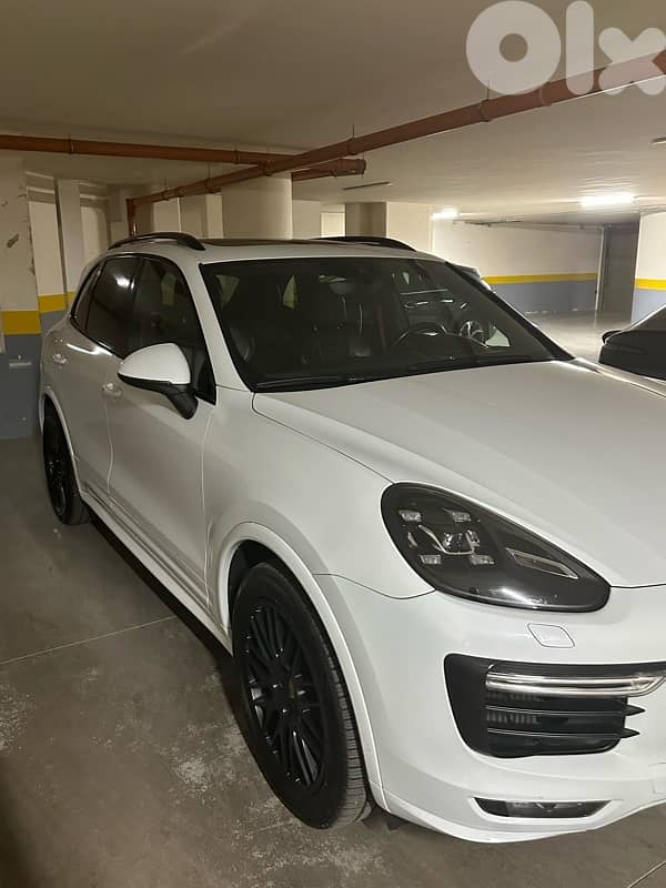 Like New! Porsche Cayenne 2016 Company source 0