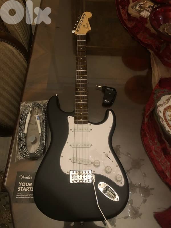 Fender Squier Stratocaster + headphones amp 0