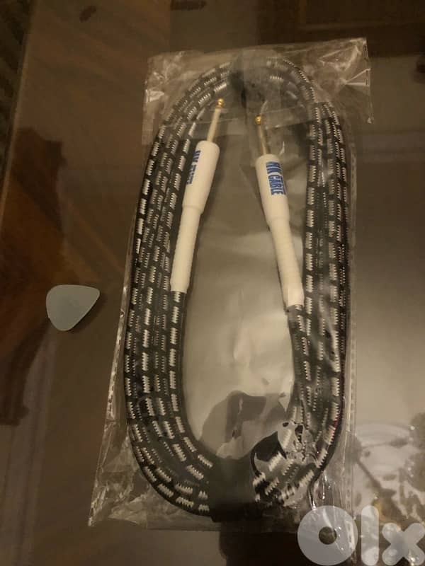 Fender Squier Stratocaster + headphones amp 4
