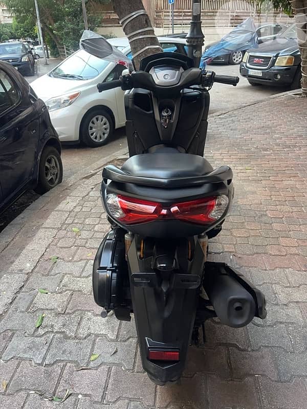 yamaha Nmax 155 cc 1750$ 3