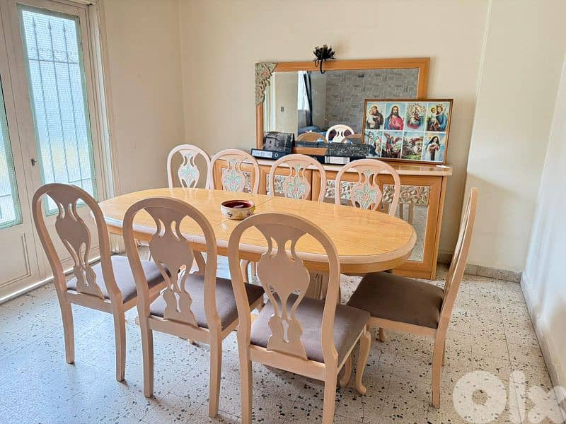 8 seaters classic dinning table 0