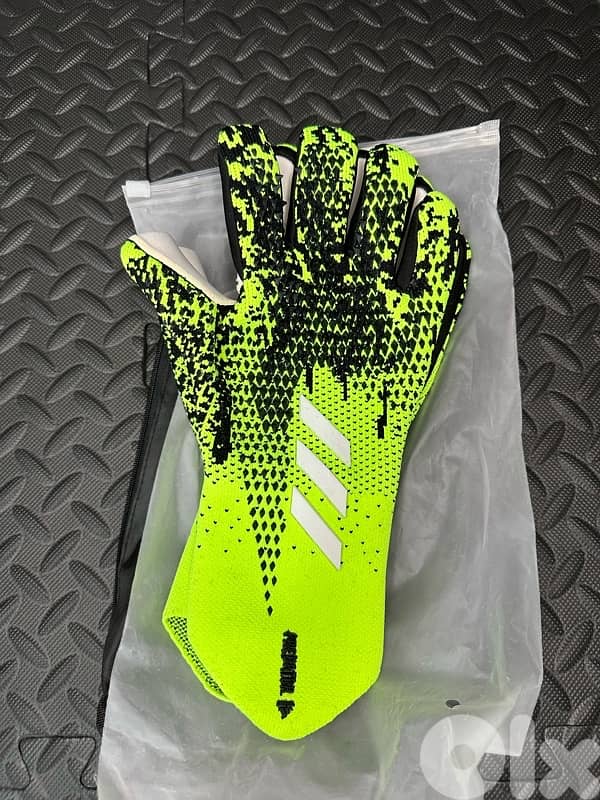 adidas goal keeping gloves 0