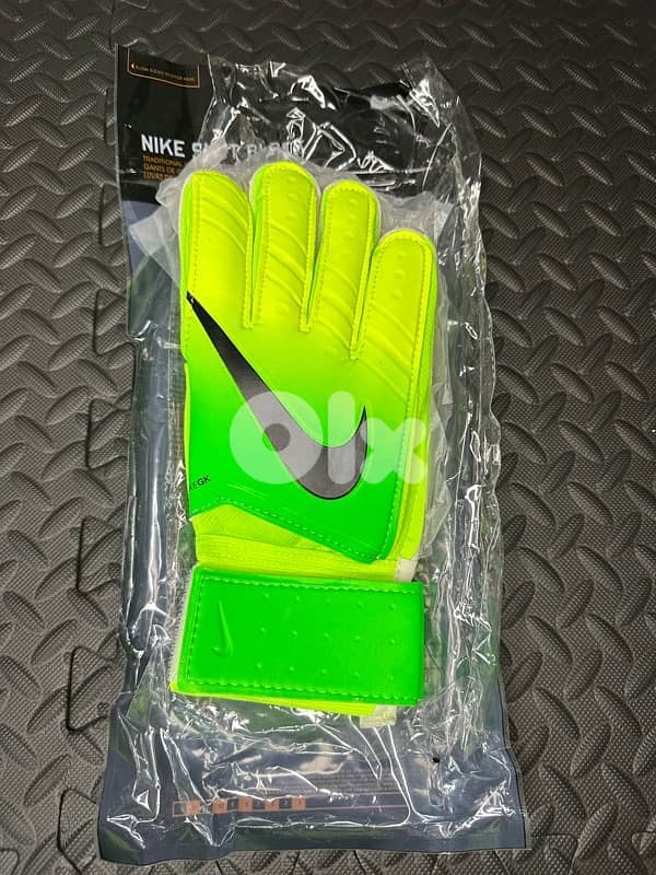 Nike shot block goalkeeping gloves 0