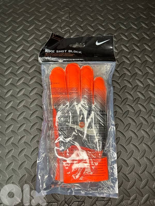 Nike shot block goalkeeping gloves 2