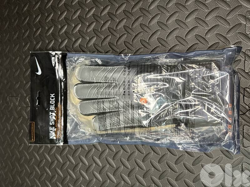 nike shot block goal keeping gloves 2