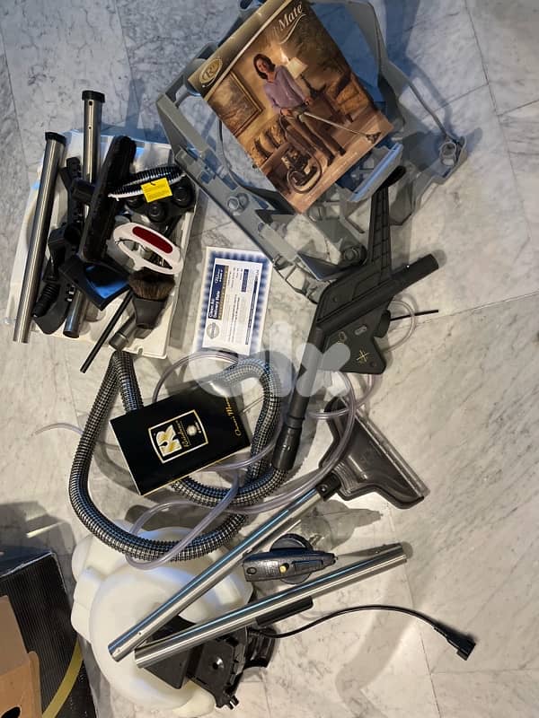 Electrolux vacuum and shampoo machine 2