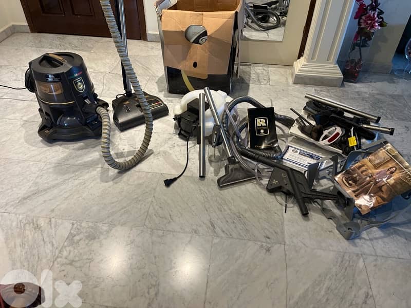 Electrolux vacuum and shampoo machine 3