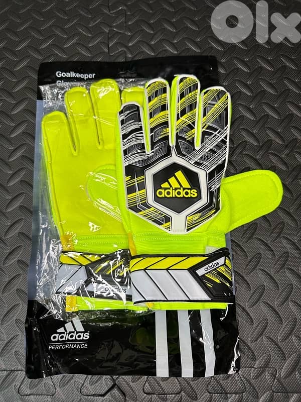 adidas goalkeeper gloves 1