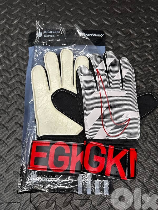 adidas goalkeeper gloves 1