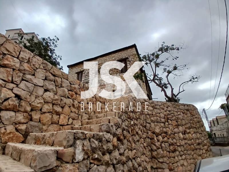 L19213 - 1,130 SQM Old House With Land For Sale in Beit Chabeb 0