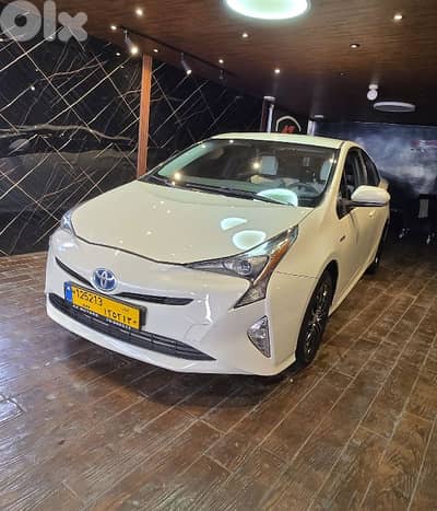 Toyota Prius Prime model 2017 ajnabiyi
