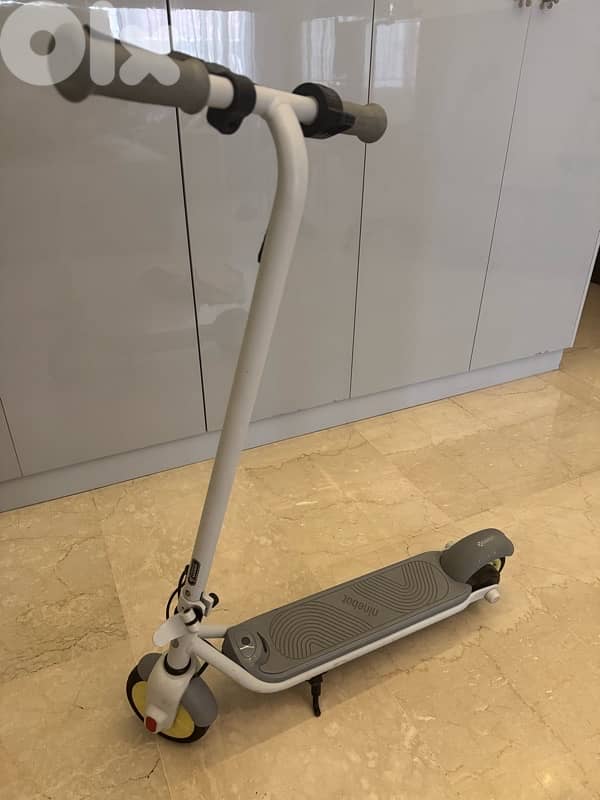 Ninebot by Segway eKickScooter ZING E8 0