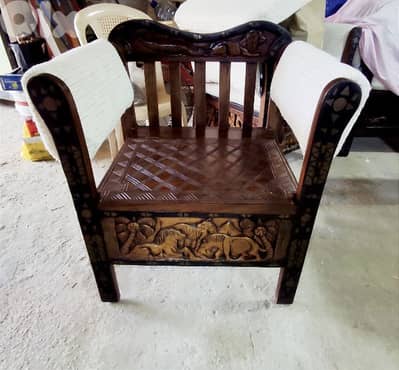 كرسي  مقعد واحد خشب مسيف (موغونو Mahogany) افريقي انتيك عمره ٢٥سنة.