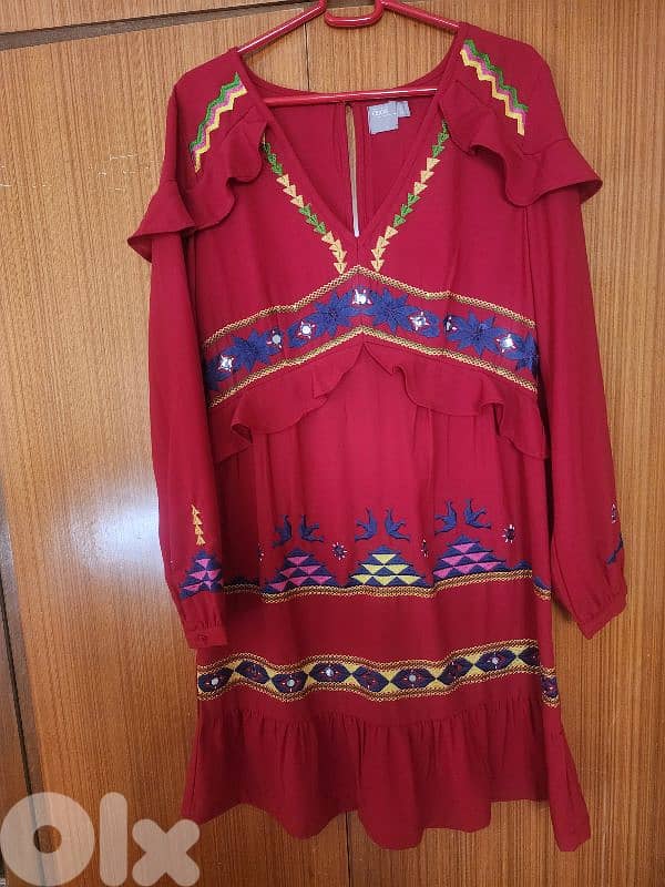 Asos embroidered red dress 40 فستان مطرز 0