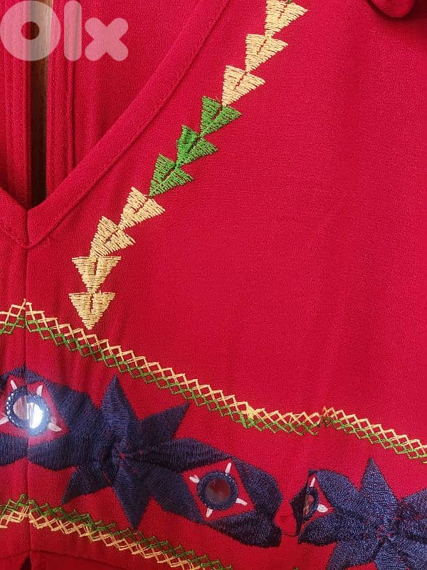 Asos embroidered red dress 40 فستان مطرز 2